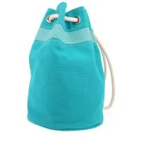 Сумка Hermès Matelot из сине-белой парусины, которую можно носить на плече или в руке.