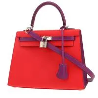 Сумка Hermès Kelly 25 см из кожи Rouge de Coeur и фиолетового цвета Amethyst.